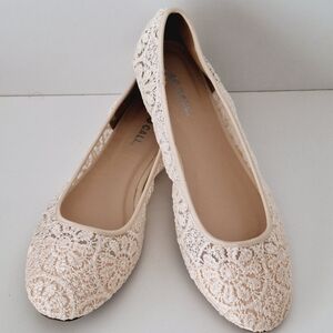 No Call "Jenny" cream lace round toe flats - NWT